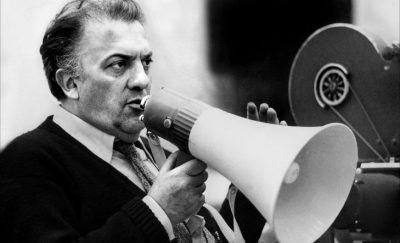El-maestro-Federico-Fellini-en-acción