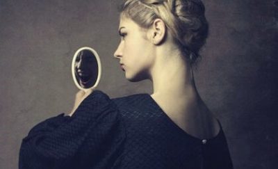 mujer-ante-el-espejo