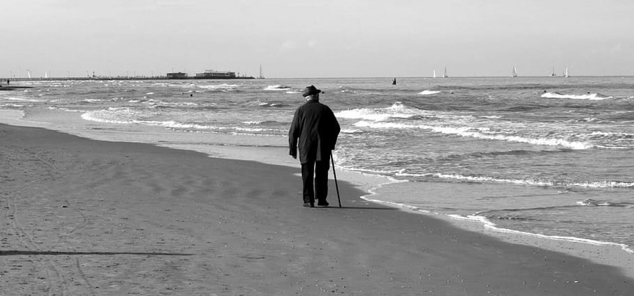 old-sea-beach-horizon